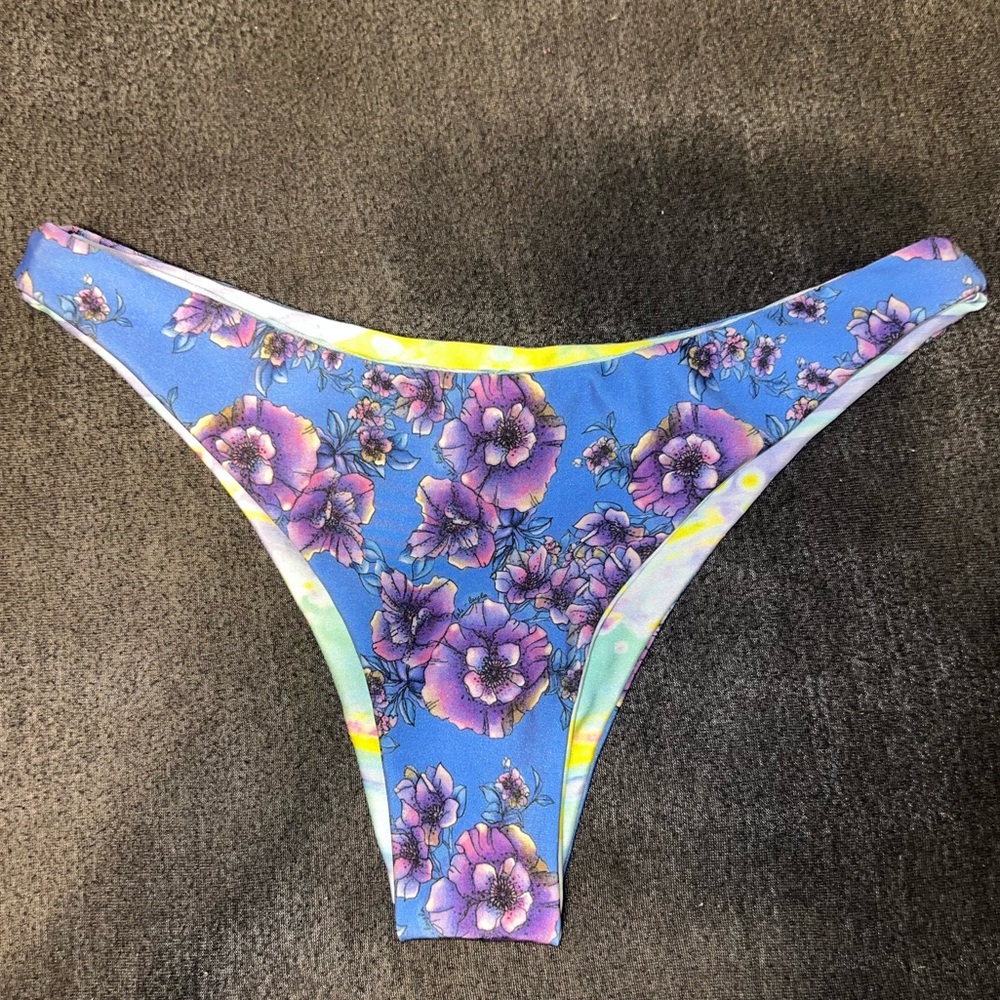 REVERSIBLE Lali and Layla Madison bottom in poppin poppy and solar sunset